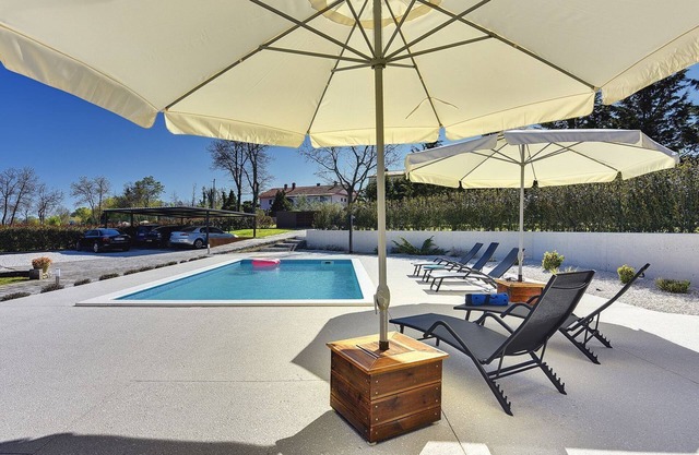 Villa with private pool, children's playground, WiFi, air conditioning