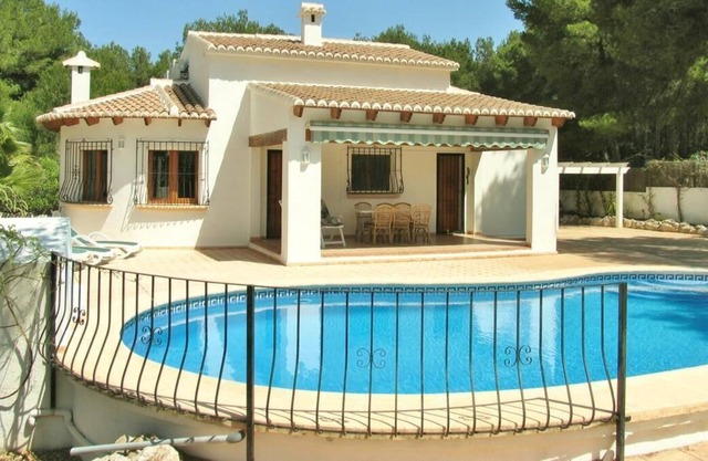 Villa with private pool in residential area max 6 people.