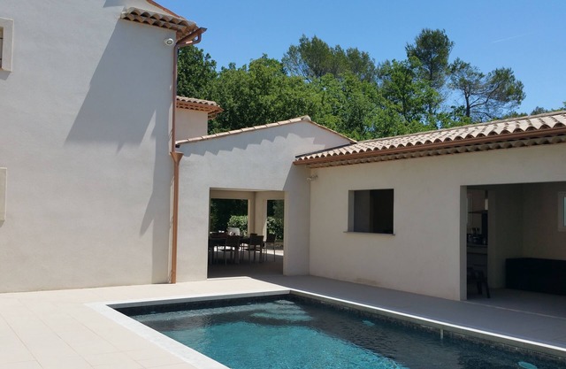 Villa with swimming pool, quiet and close to city center near Grasse and Cannes