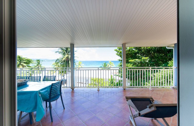 Villa with terrace and breathtaking sea view a few steps from the beach