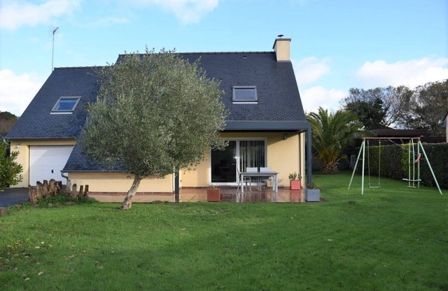 Villa with WIFI, garden, 350m from the sea in TREGASTEL