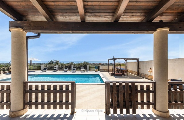Villa Zora - Four Bedroom Villa, Sleeps 9