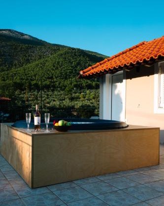 Villarose Suite HotTub SunsetView