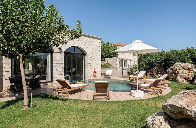 Villas Platanias 3 bedroom villa with a heated pool