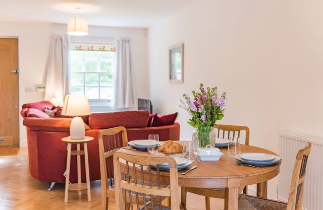 Vine Cottage - a holiday let by Bloom Stays that sleeps 4 guests in 2 bedrooms