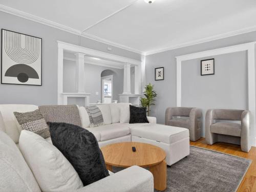 Vintage 5BR apt in Boston with Free Parking