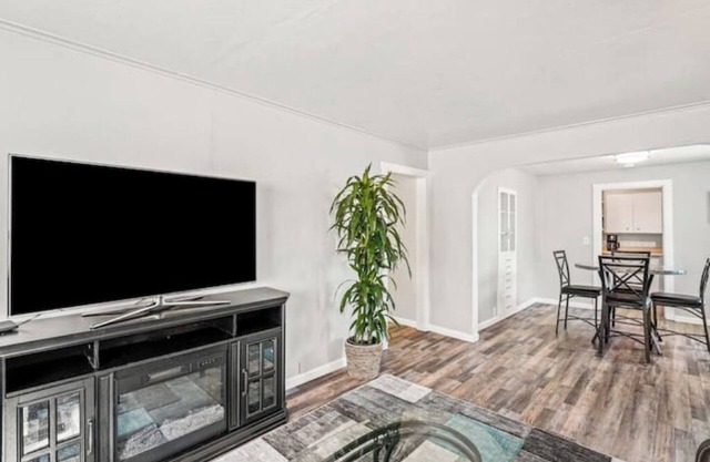 Vintage Charm Apt. Long Stay Discounts Available