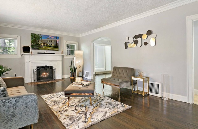 Vintage Charm Spacious NorthShore Home GreatLakes