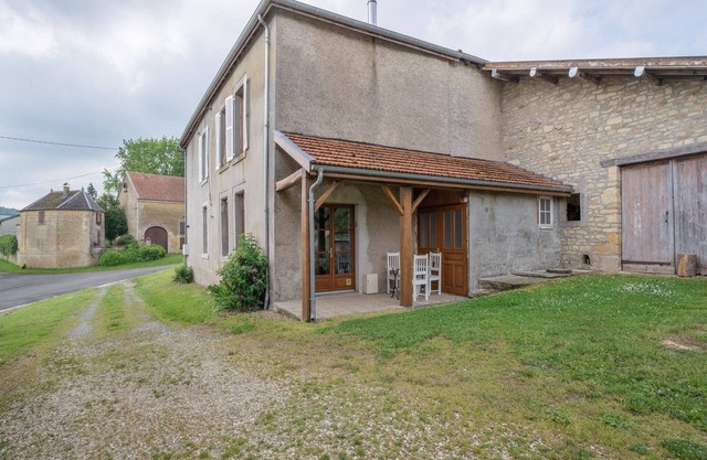 Vintage Holiday Home in Nouart