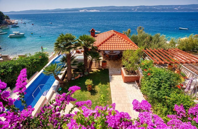 VIP Villa Lady- pool and jacuzzi on the beach