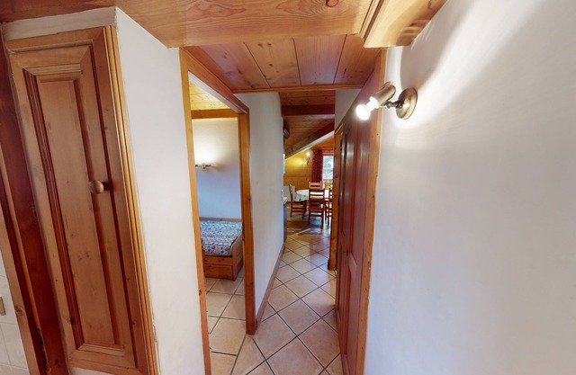Visit the spacious apartment at the foot of the ski and mountain biking slopes