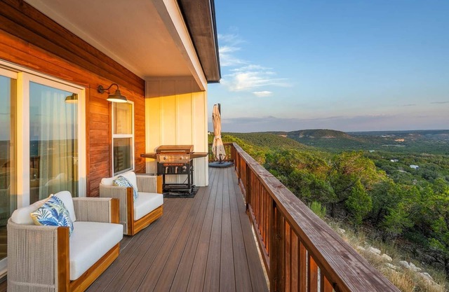 Vista De Estrella | Private Views Deck Dog Friendly