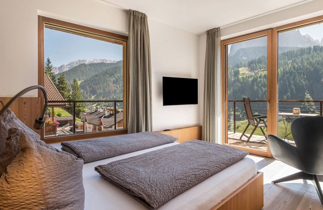 Vista Dolomites Apartment "Liberty" with Mountain View, Balcony & Wi-Fi