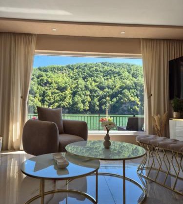 "Vista Paradiso" - Jaz - lake view