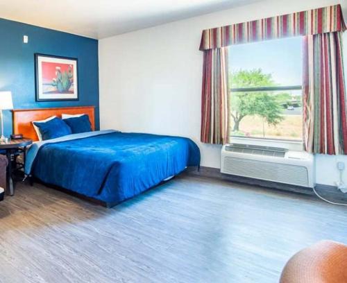 Vistas 107- Modern studio sleeps 3 with style