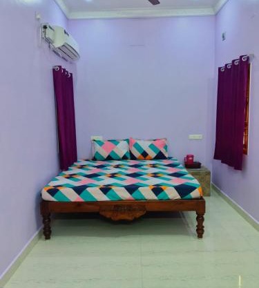 VJ VILLA HOME STAY PURPLE ROOM