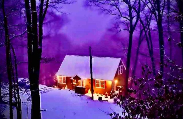 Voted #1 new home on Beech, loft, views, hot tub, pets, private, decks & firepit