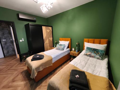 W Centrum Luksusowy Apartament, Duży Parking, Zameldowanie 24h, FV, Ekspres, XBOX, Klimatyzacja, Dwie Sypialnie, Kuchnia i Salon, Samo centrum miasta,