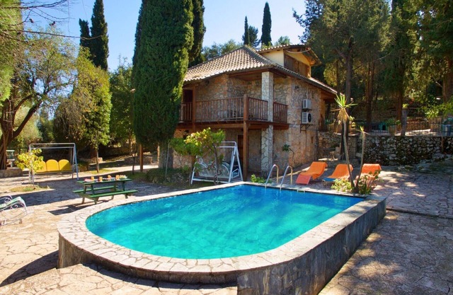 (w) Kefalonian Kastro Pool Villa