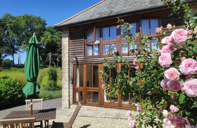 Wagon House sleeps 4, two bedrooms. Near Jurassic coast.