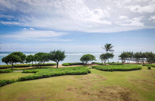 Waipouli Beach Resort Oceanfront 2 BD 3 BA