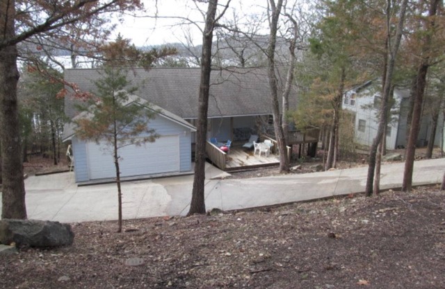 Wake & Lake! 6BR Lakefront Home on Beaver Lake