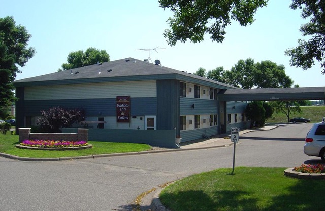 Wakota Inn and Suites