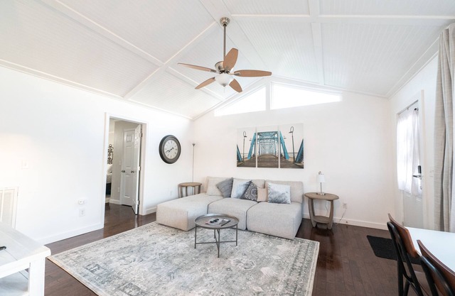 WALK EVERYWHERE in North Chat! -VIEWS- 2 KING Beds