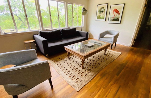 WALK TO ACL FEST - Sleeps10 with Hilltop Privacy