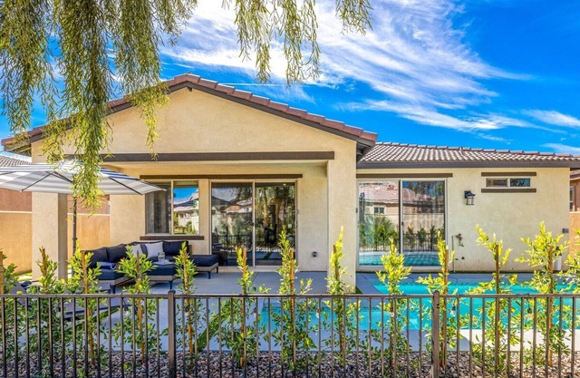 Walk to Coachella! Desert Paradise- with arcade games & Private Pool!