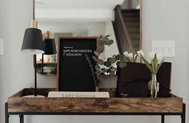 Walk to Lake/Beach/Restaurants and more!