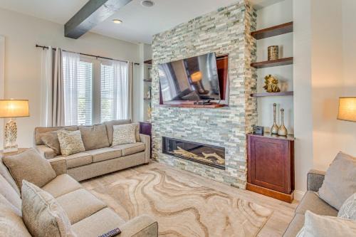 Walk to Ocean Myrtle Beach House with Hot Tub!
