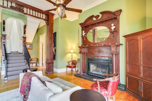 Walk to Parks and Cafes Historic Jeanerette Home
