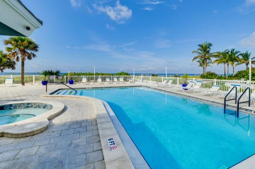Walk to Redington Beach Gulf-View Condo with Pool