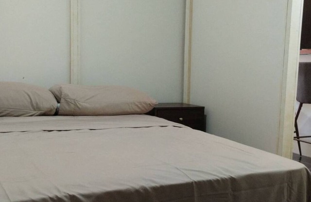 Walkable, Nightlife, Safe Neighborhood,POS,WiFi, Coffee,nn