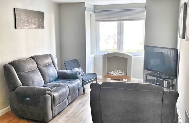 Walking distance to all amenities, city centre & minutes walk to the beach