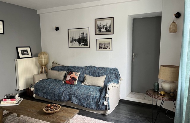 Walking distance to beach and shops, family home with fully enclosed garden.