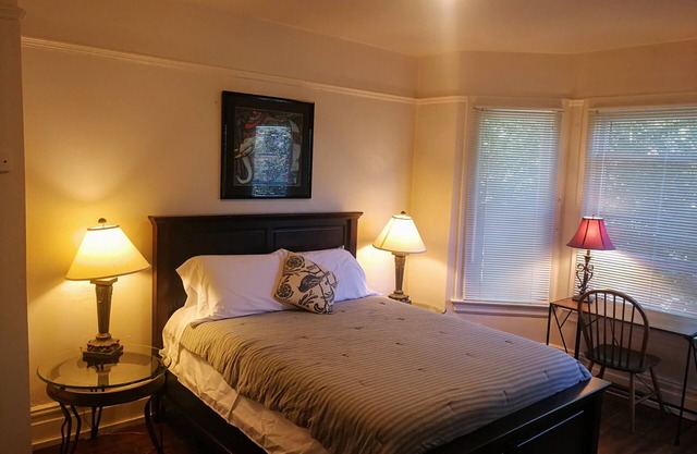 Walking distance to Seattle Capitol Hill and downtown #2