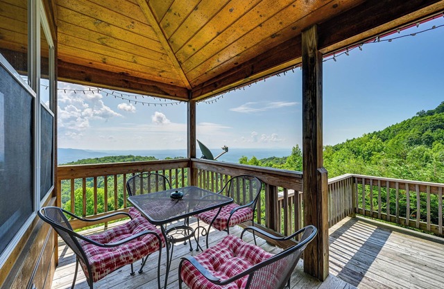 Warm & Cozy Cabin w/Deck on Top of the Blue Ridge