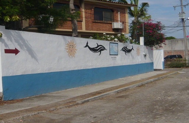 Warm waves, cool people, good service