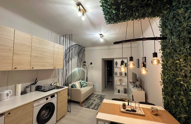 Warm Welcome Butique guest suite/2 persons/best location/newly refurbished