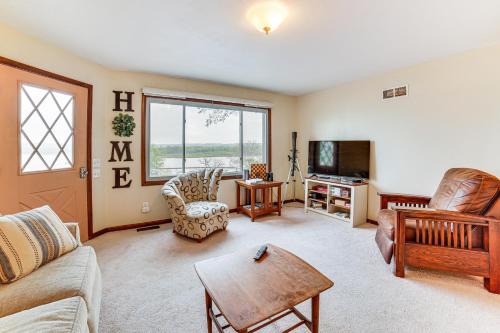 Watch the Sunrise at this Quaint Lake-View Cottage