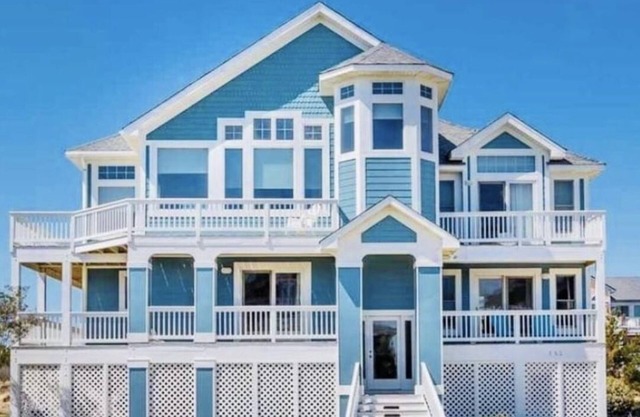 Watch the waves and enjoy ultimate luxury in Corolla