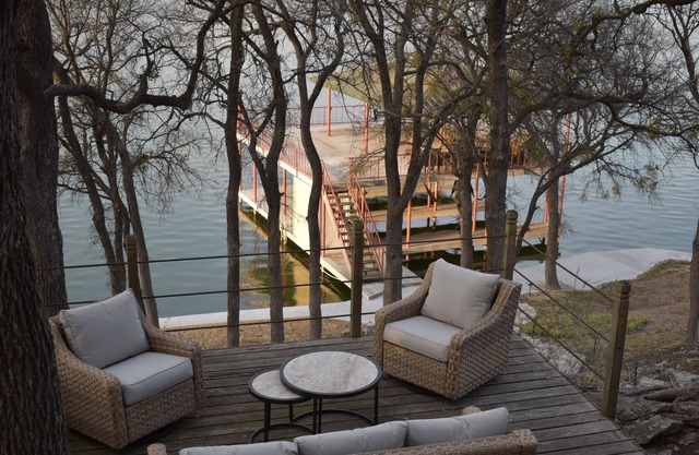 Water front home with amazing views. Two story dock only 5 minutes from downtown