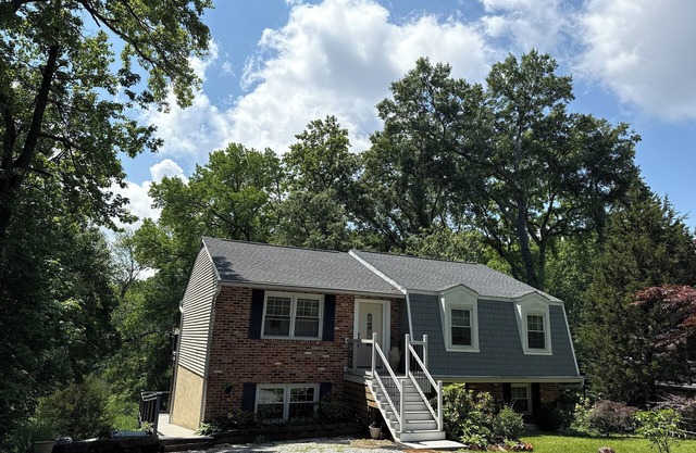 Water view Oasis renovated 3 bedrooms, 2.5 bath &hot tub conveniently in Arnold!