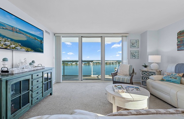 Water views - 3 bedroom, 2 bath retreat with stunning views