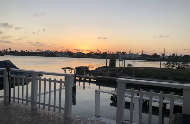 Waterfront 1BR 2 bed in Long Island Village; Watch for Dolphin from the deck!