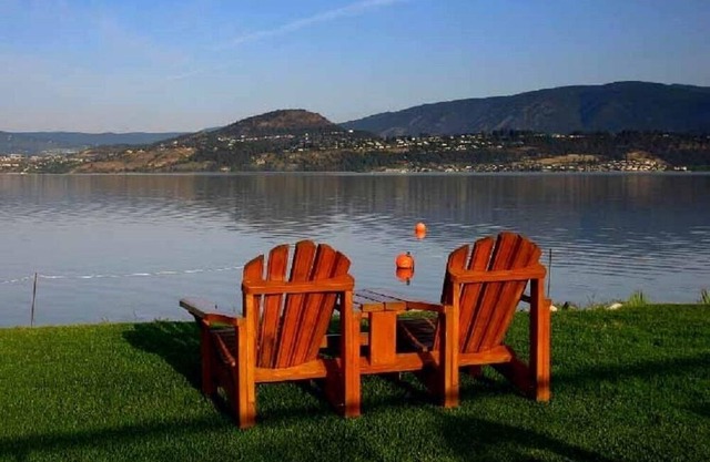 Waterfront Condo on Skaha Lake - 12 Minutes South of Penticton