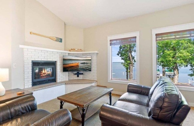 Waterfront Condo on Gull Lake, Boat Rentals