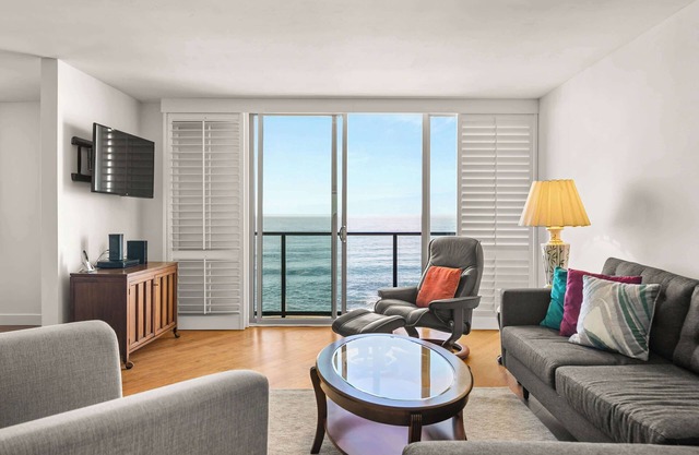 Waterfront Condo, Unmatched Views and Prime Location